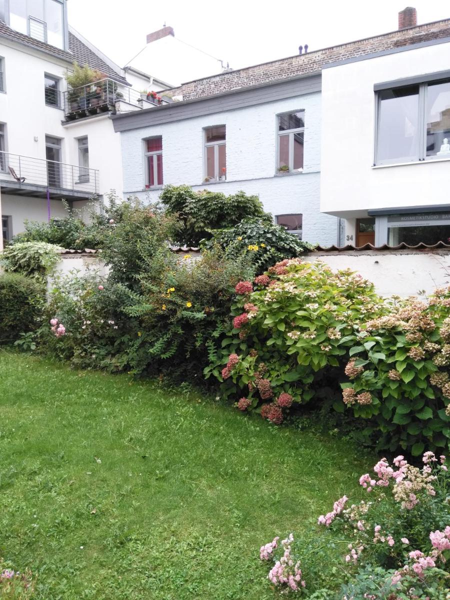 Altstadt Bonn mit eigenem Parkplatz und Garten - Housity