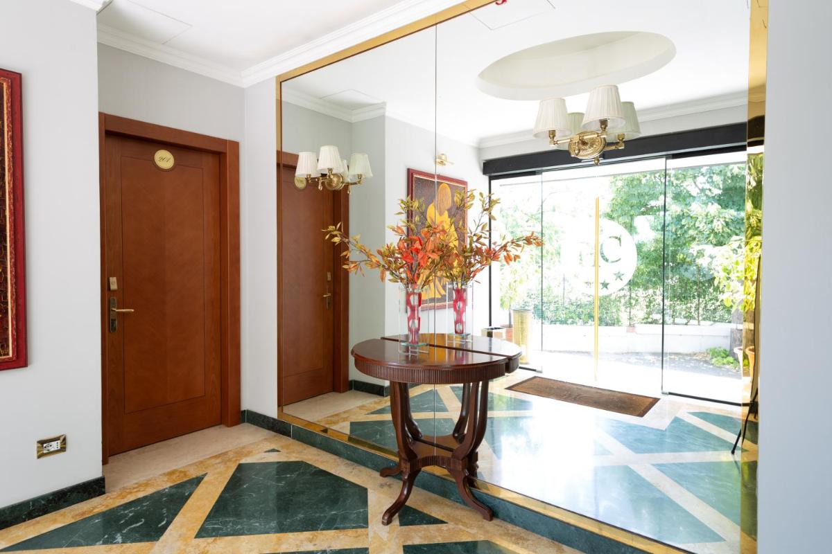Cervara Park Hotel - Housity