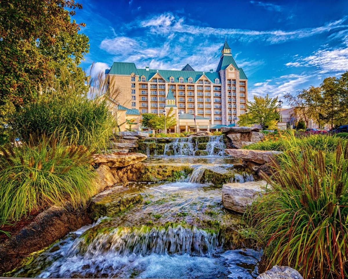 Chateau on the Lake Resort Spa and Convention Center - Housity
