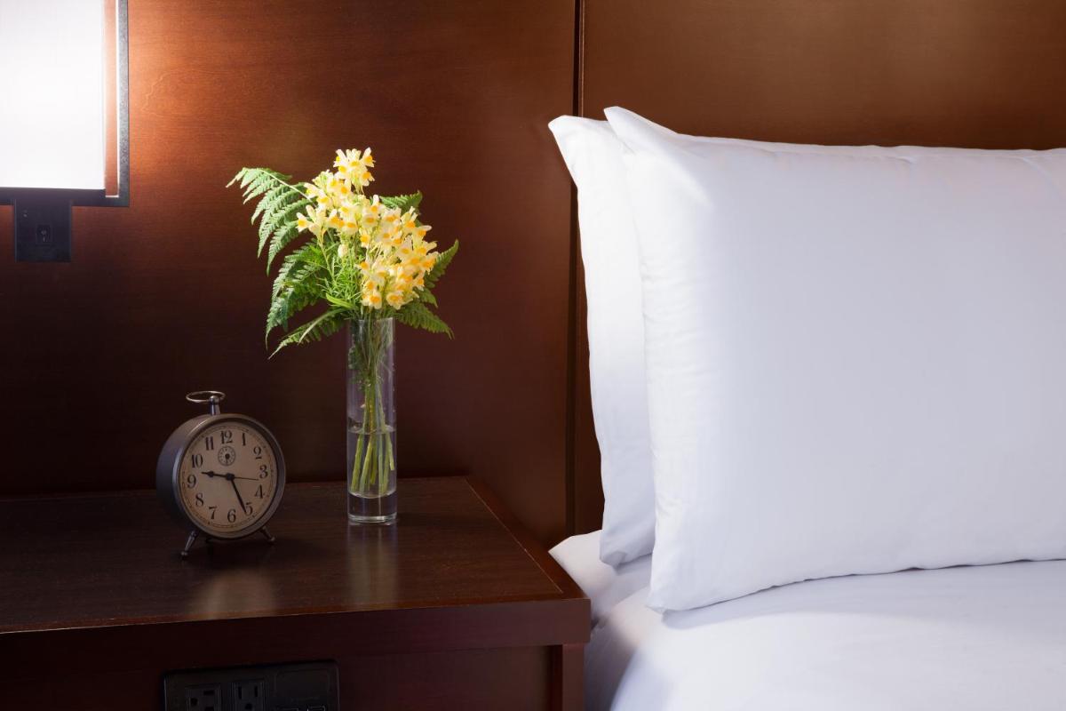 The Lakefront Anchorage - Housity