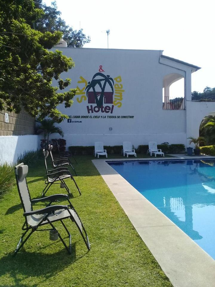 Hotel SKY & PALMS - Housity