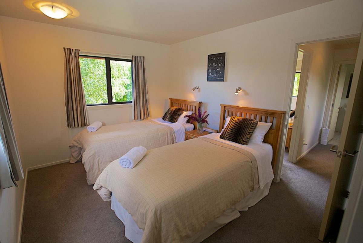 Crescent House - Housity