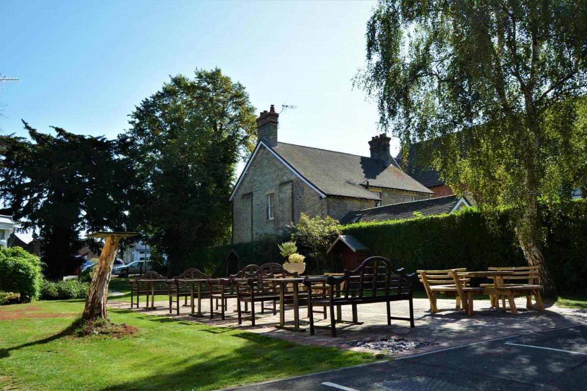 Oliver Cromwell Hotel - Housity