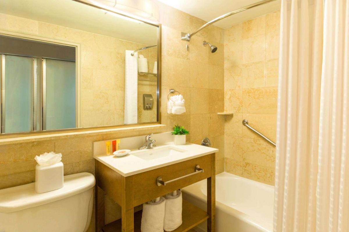 Best Western Plus Atlantic Beach Resort - Housity