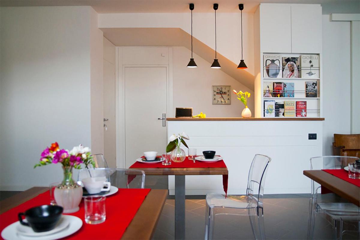 Foyer R&S - Camere e Suites Self Check-in - Housity
