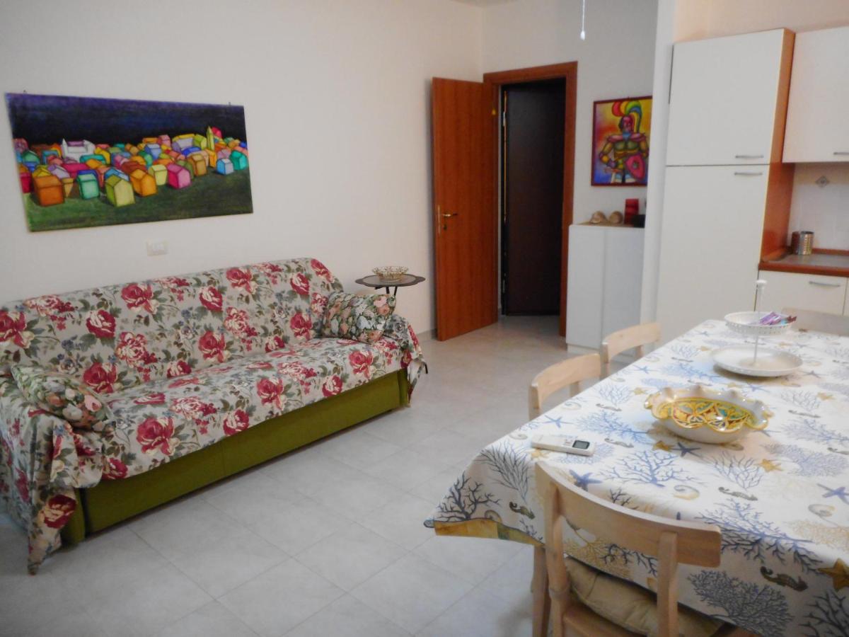 adriana house - Housity