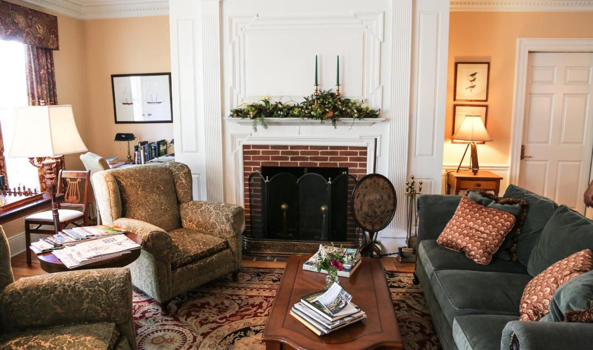 Compass Rose Inn - Housity