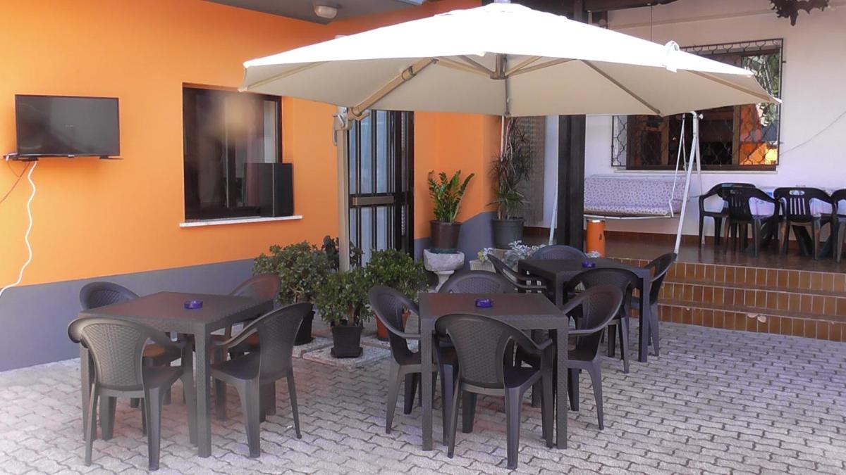 Hotel Galles - Housity