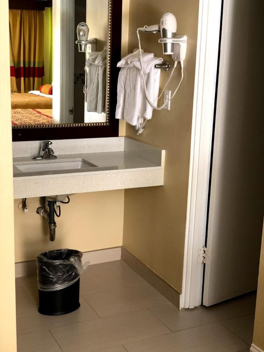 Imperial Inn Oakland - Housity