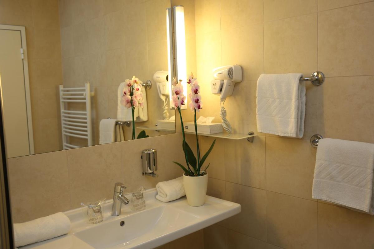 Hotel Draganic - Housity