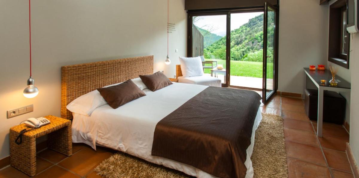 Cama o camas de una habitación en Hotel Rural-Spa Resguard Dels Vents