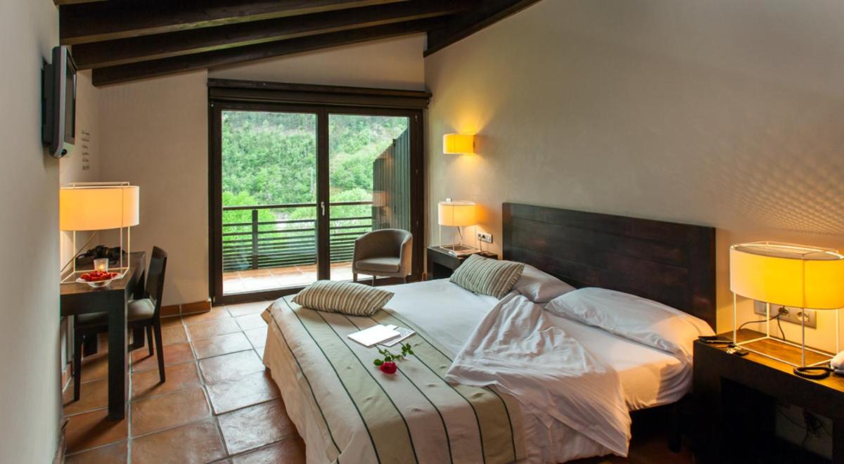 Cama o camas de una habitación en Hotel Rural-Spa Resguard Dels Vents