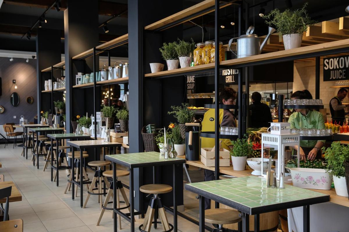 Hotel Ravna Gora - Housity