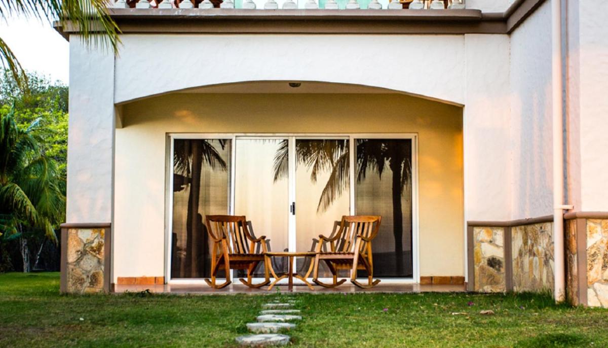 Villas Iguana A-13 Beachfront Condo - Housity