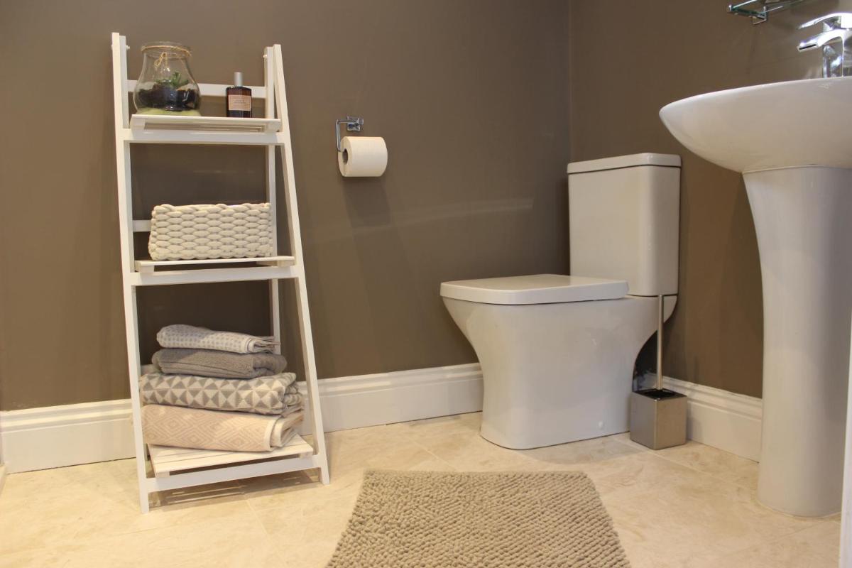 Wisteria way cottage - Housity