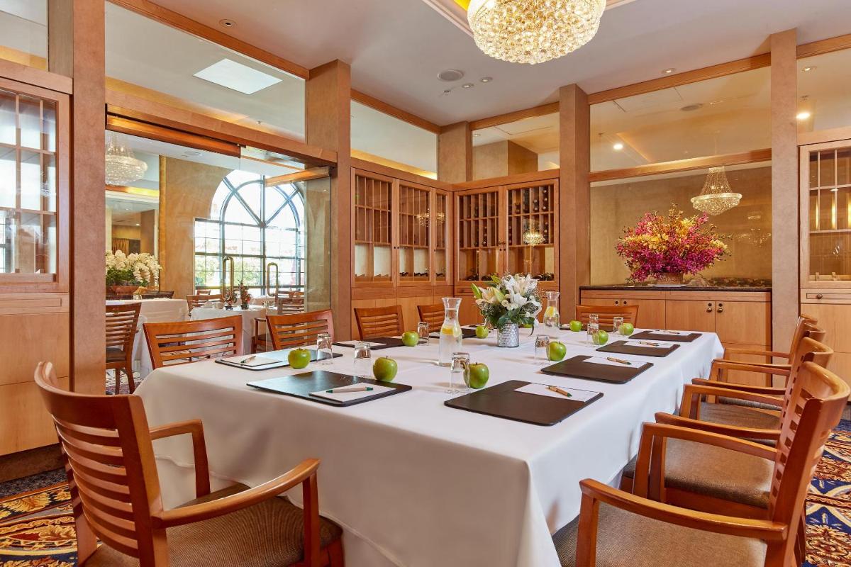 Suitetrails - Orchard Hotel