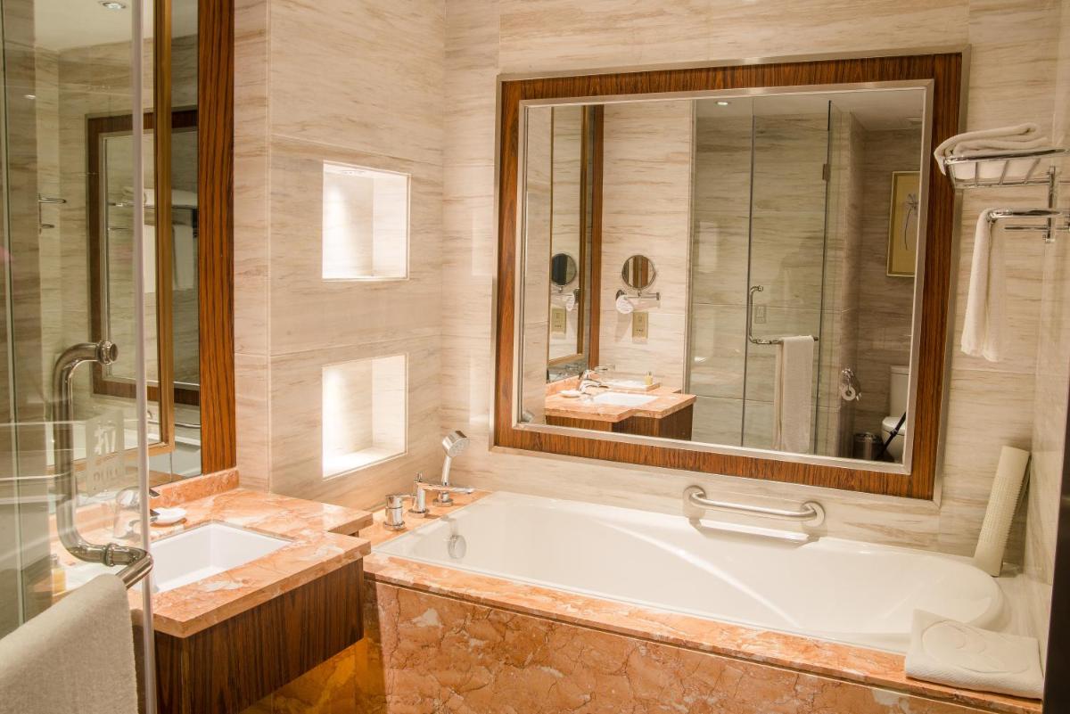Ramada Plaza Huizhou East - Housity