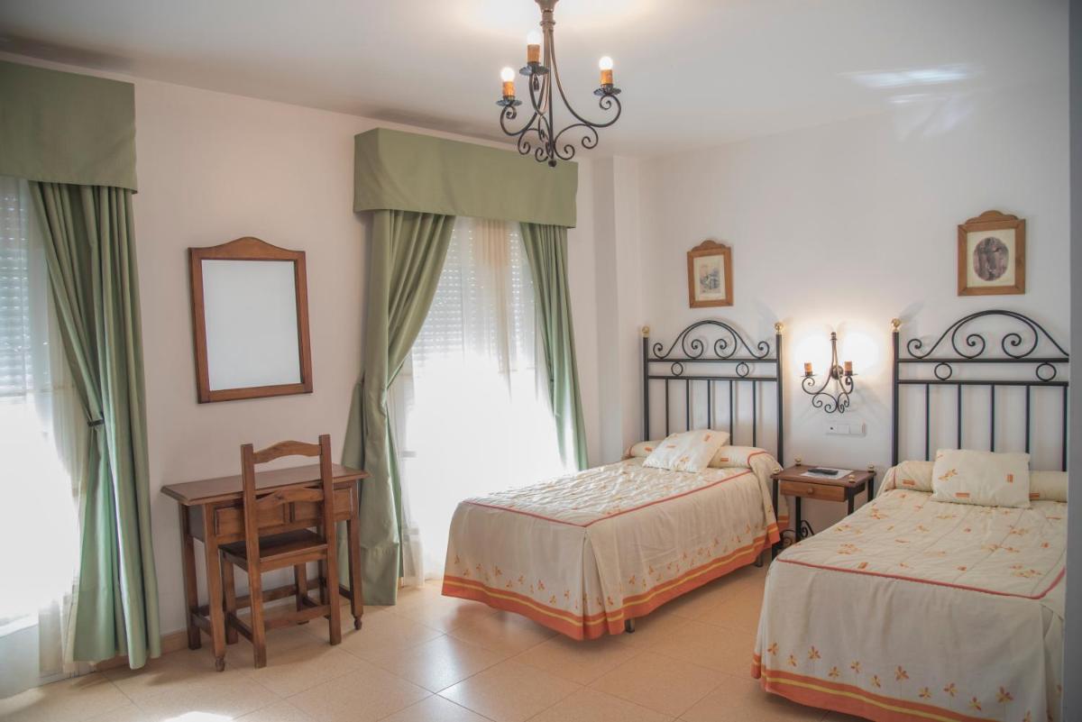 Hostal DP El Pilar - Housity