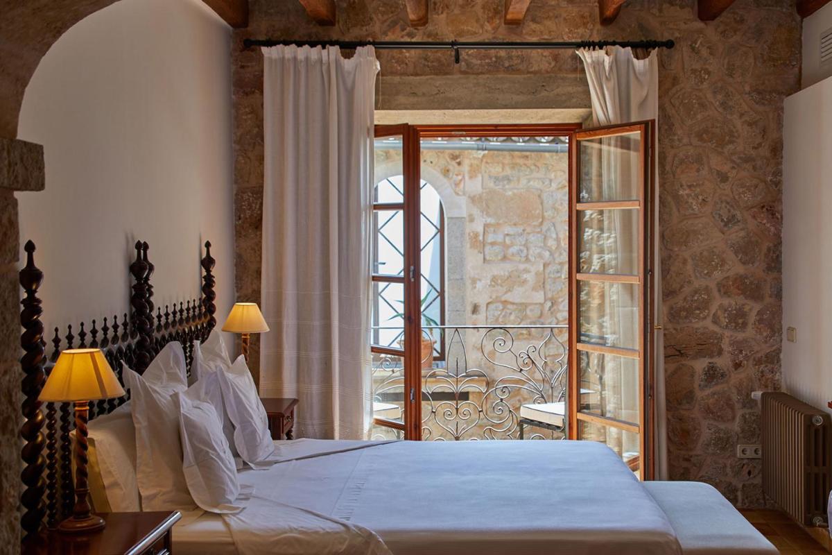 Cama o camas de una habitación en Cas Comte Suites & Spa - Adults Only