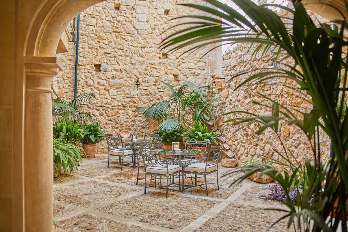 Jardín al aire libre en Cas Comte Suites & Spa - Adults Only
