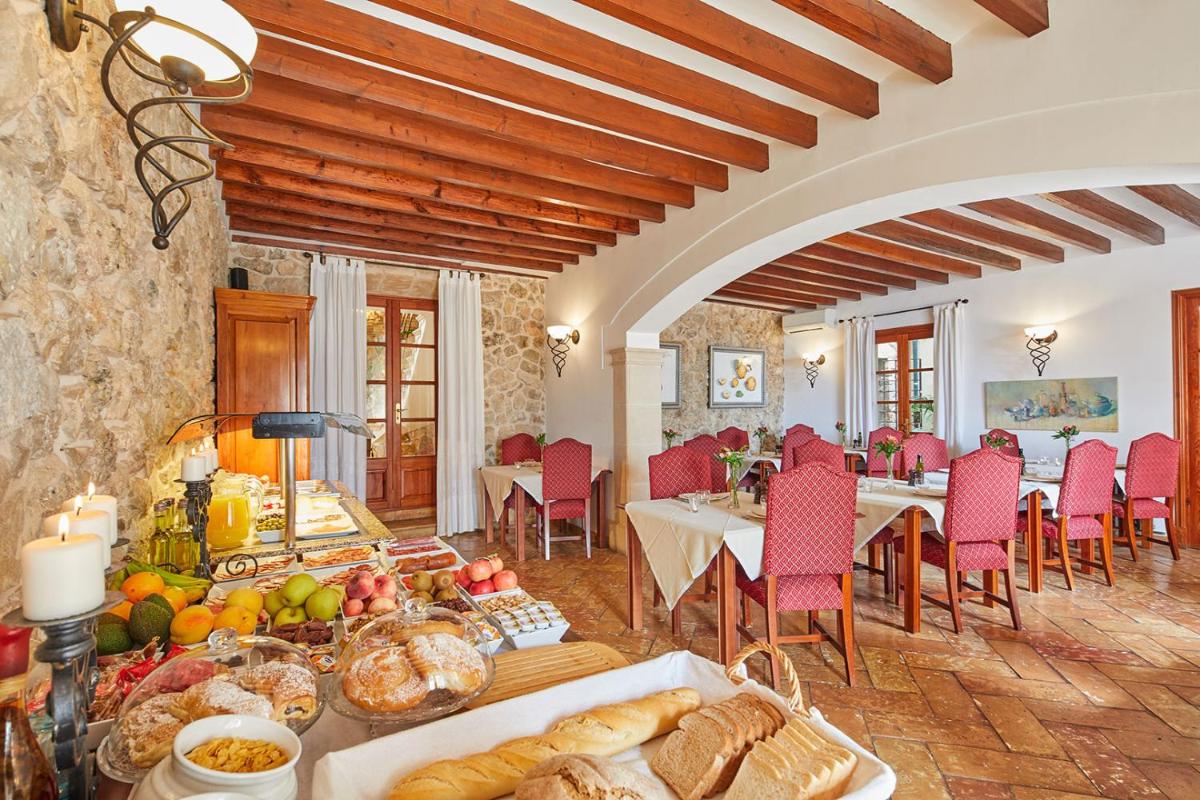 Comida en o cerca de este hotel