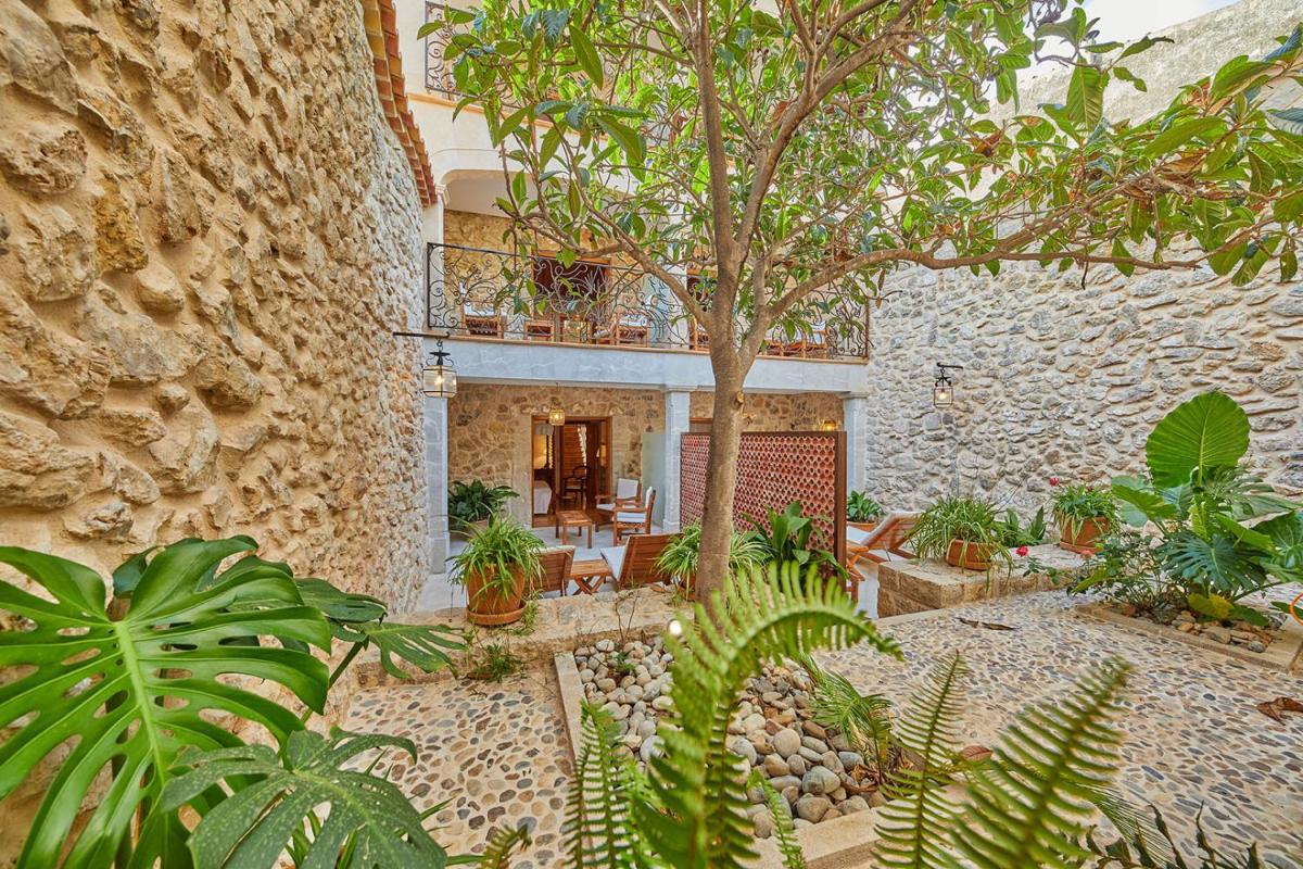 Jardín al aire libre en Cas Comte Suites & Spa - Adults Only