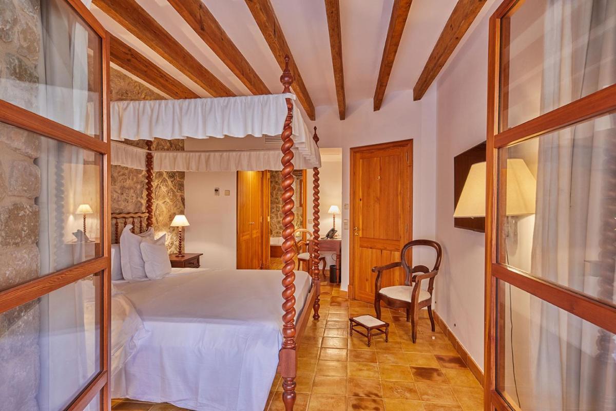 Cama o camas de una habitación en Cas Comte Suites & Spa - Adults Only