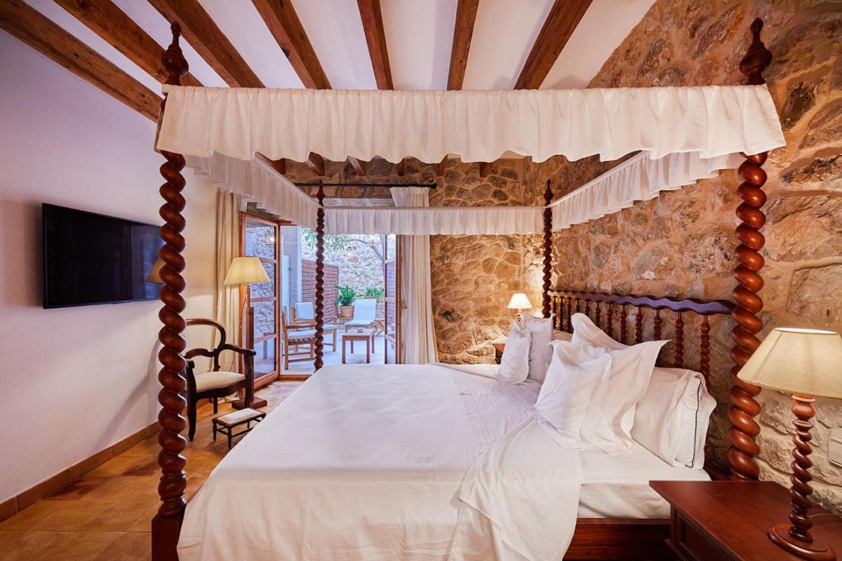 Cama o camas de una habitación en Cas Comte Suites & Spa - Adults Only