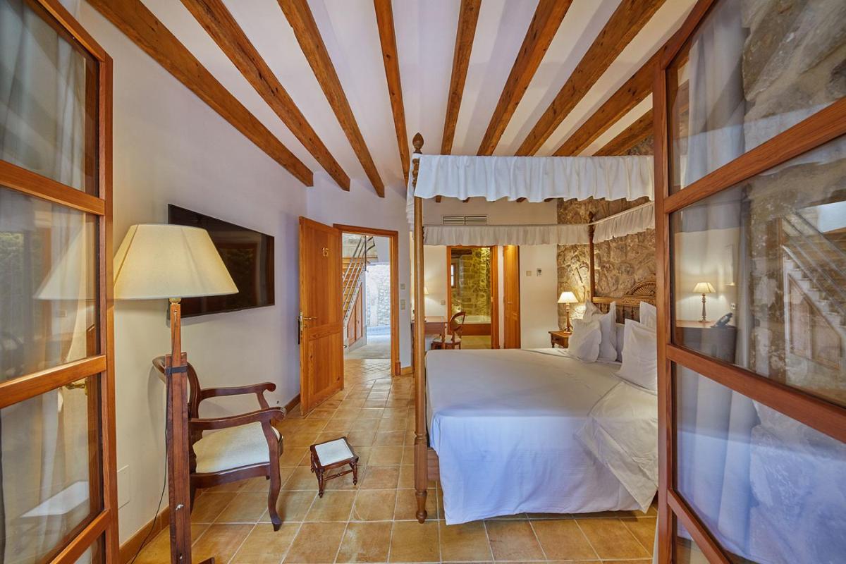 Cama o camas de una habitación en Cas Comte Suites & Spa - Adults Only