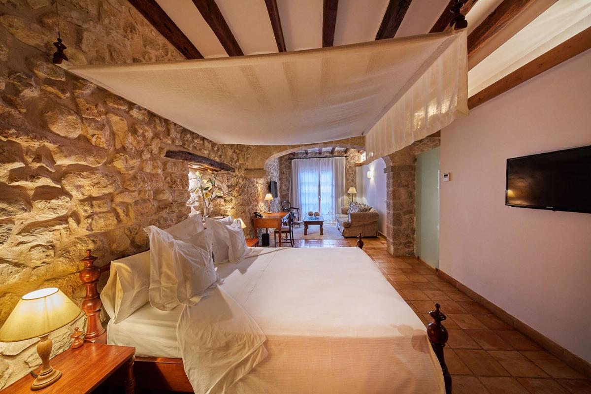 Cama o camas de una habitación en Cas Comte Suites & Spa - Adults Only