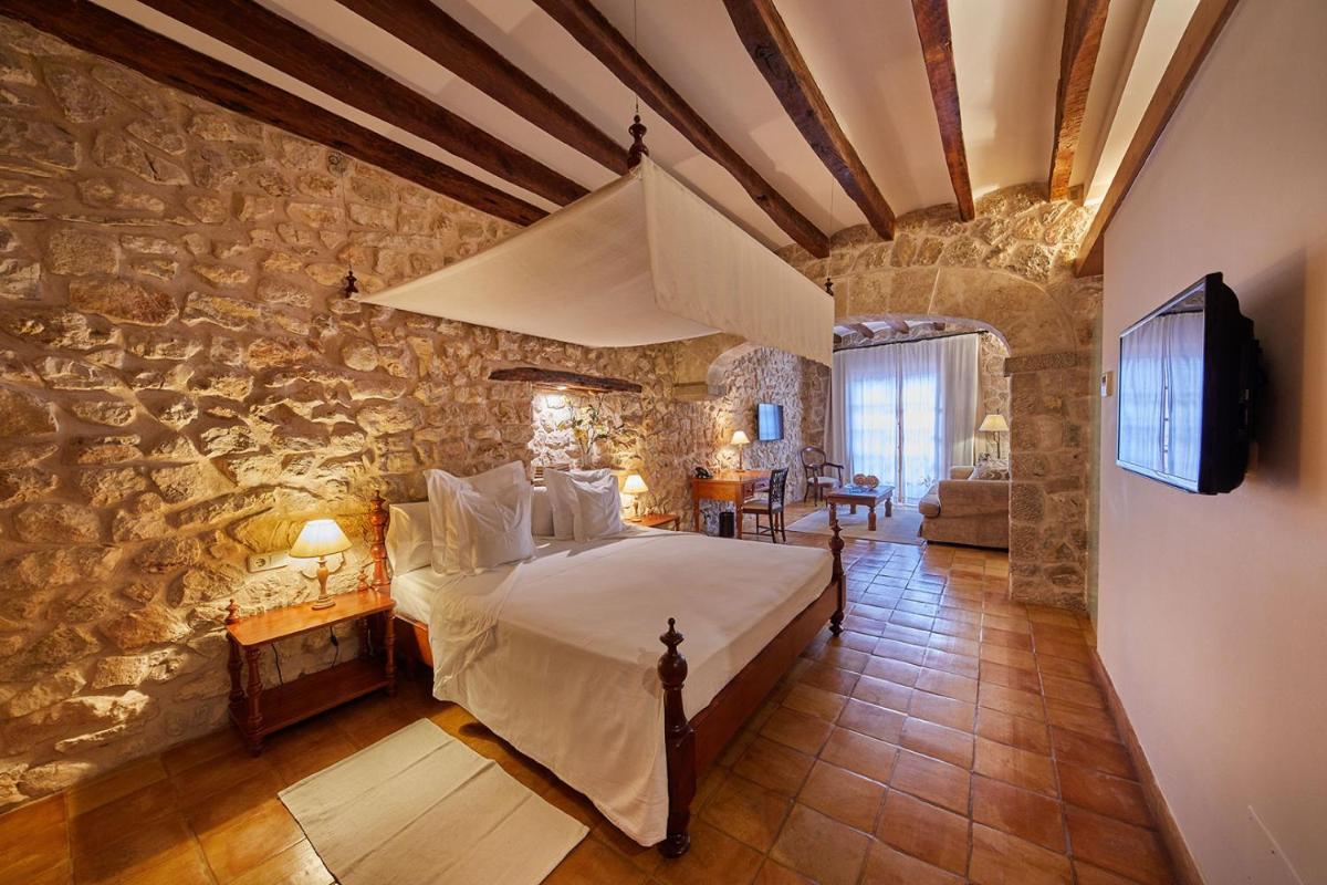 Cama o camas de una habitación en Cas Comte Suites & Spa - Adults Only