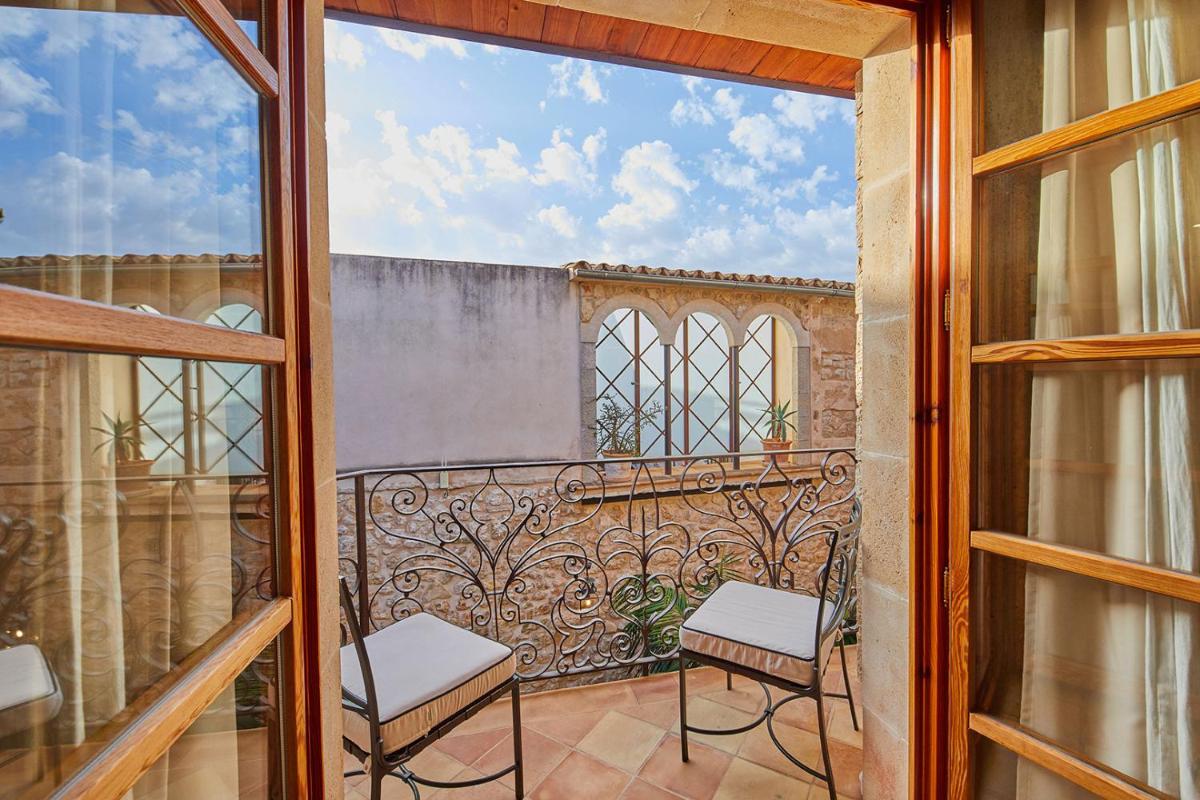 Un balcón o terraza de Cas Comte Suites & Spa - Adults Only