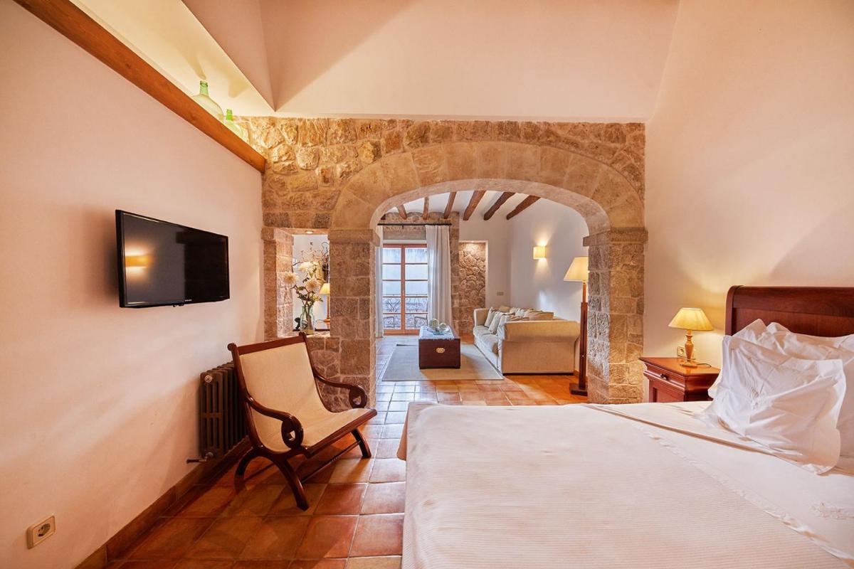 Cama o camas de una habitación en Cas Comte Suites & Spa - Adults Only