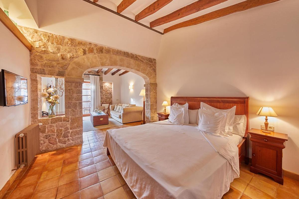 Cama o camas de una habitación en Cas Comte Suites & Spa - Adults Only