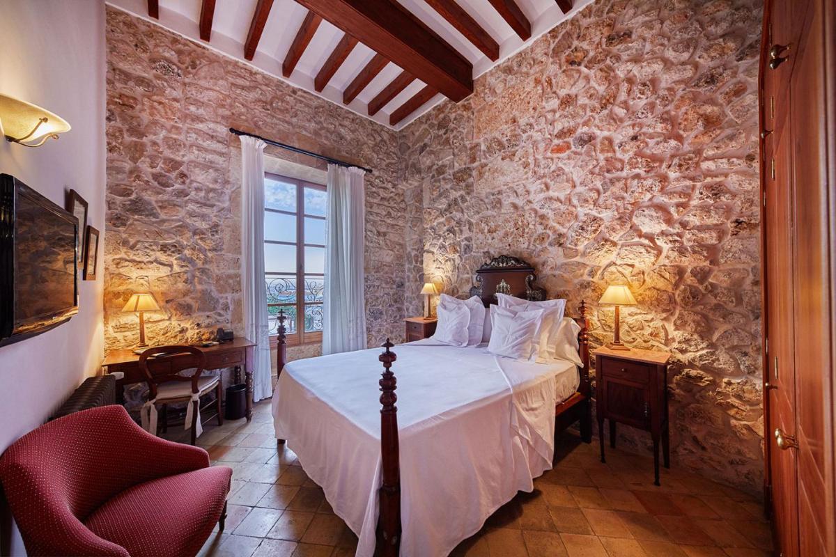 Cama o camas de una habitación en Cas Comte Suites & Spa - Adults Only