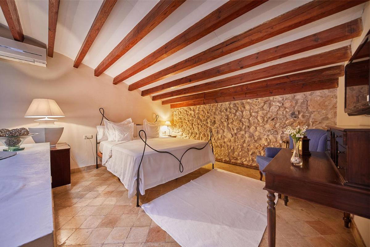 Cama o camas de una habitación en Cas Comte Suites & Spa - Adults Only