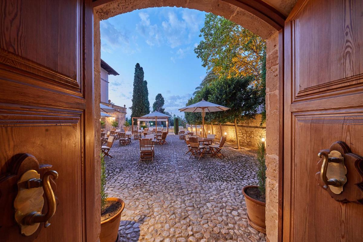 Jardín al aire libre en Cas Comte Suites & Spa - Adults Only