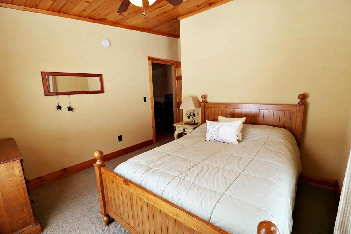 Float Ranch - Housity