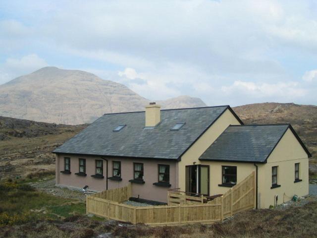 Ard Na Mara Beach Cottage - Housity