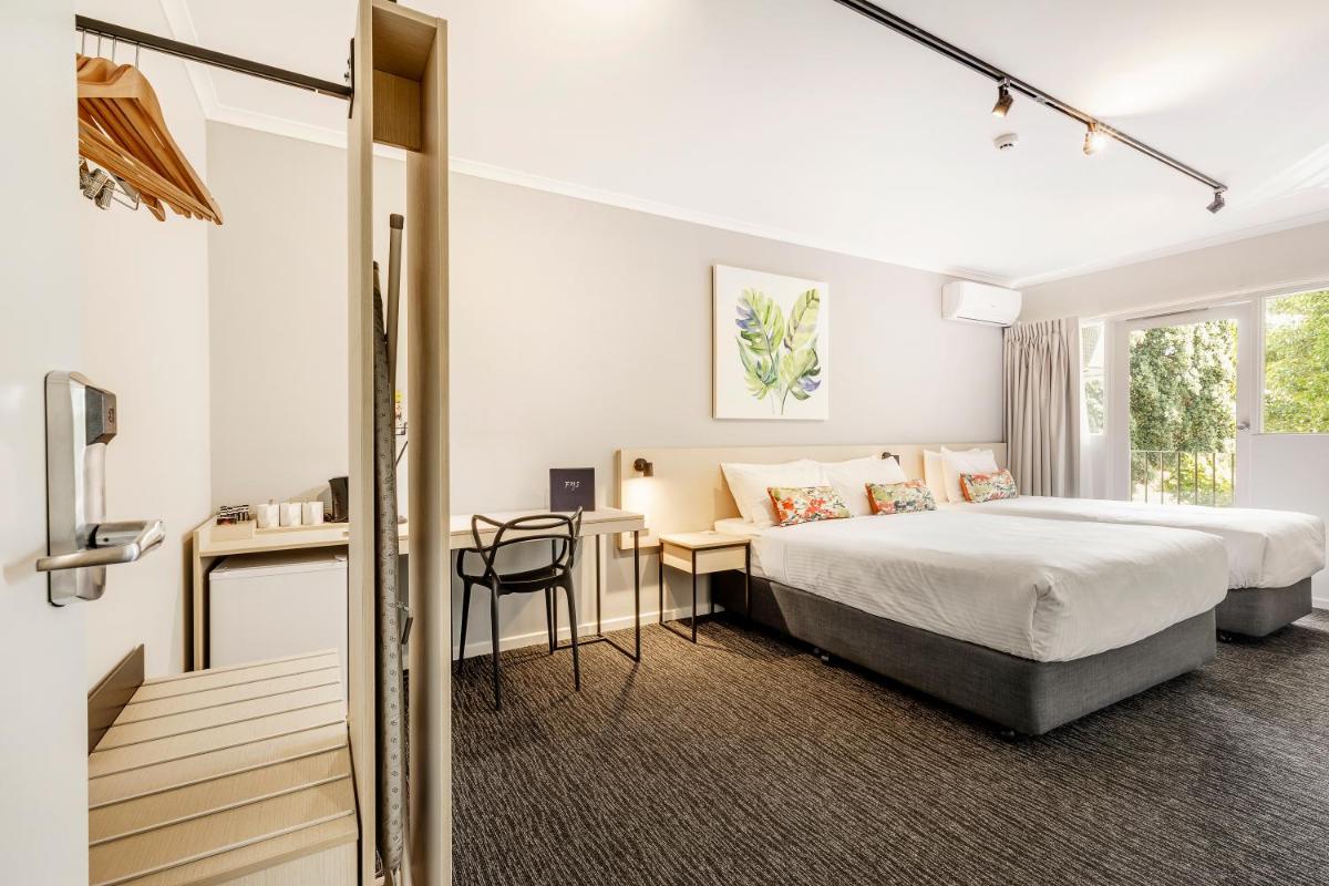 Nightcap at Findon Hotel - Housity