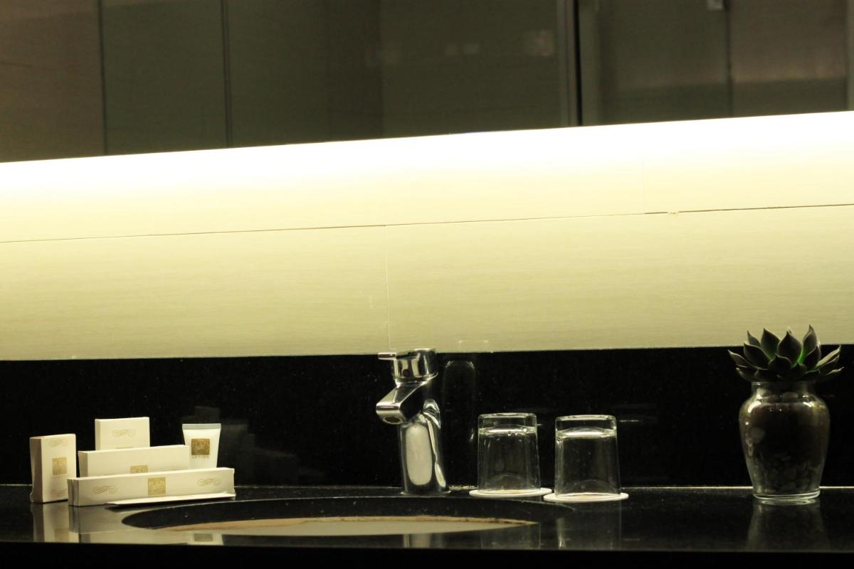 The Plaza Hotel Balanga City - Housity
