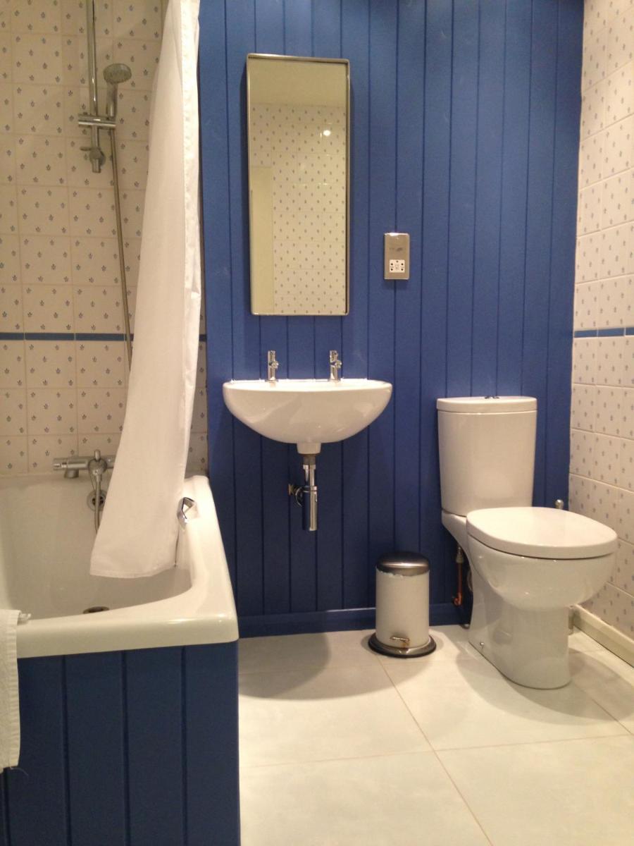 The Store, harbour holiday cottage - Housity