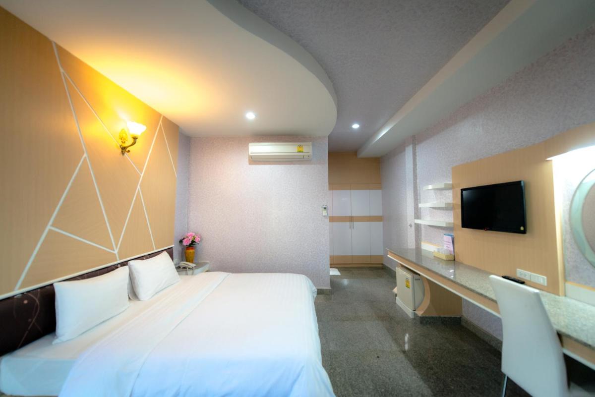 Martina Hotel Surin - Housity