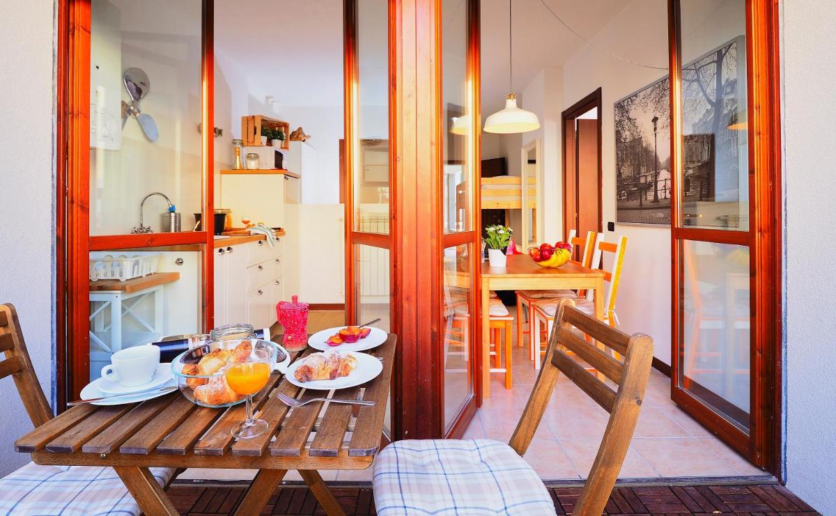 7 Lake Sweet Home - Housity
