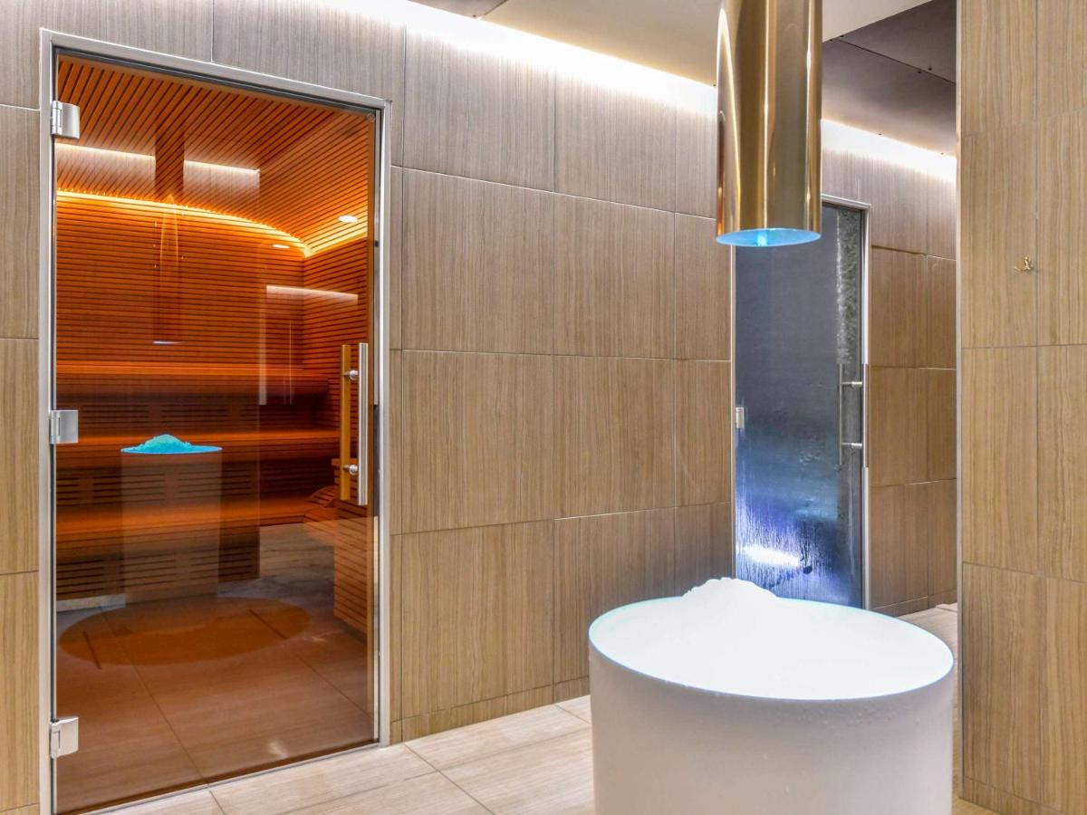 Salle de bains dans l'établissement ibis styles La Rochelle Thalasso Chatelaillon