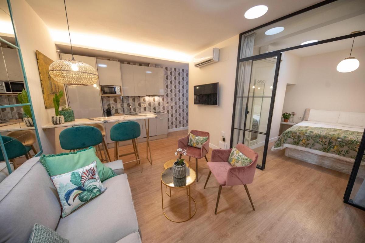 Cosy Apartment with Terrace in the Centre of Seville - Housity