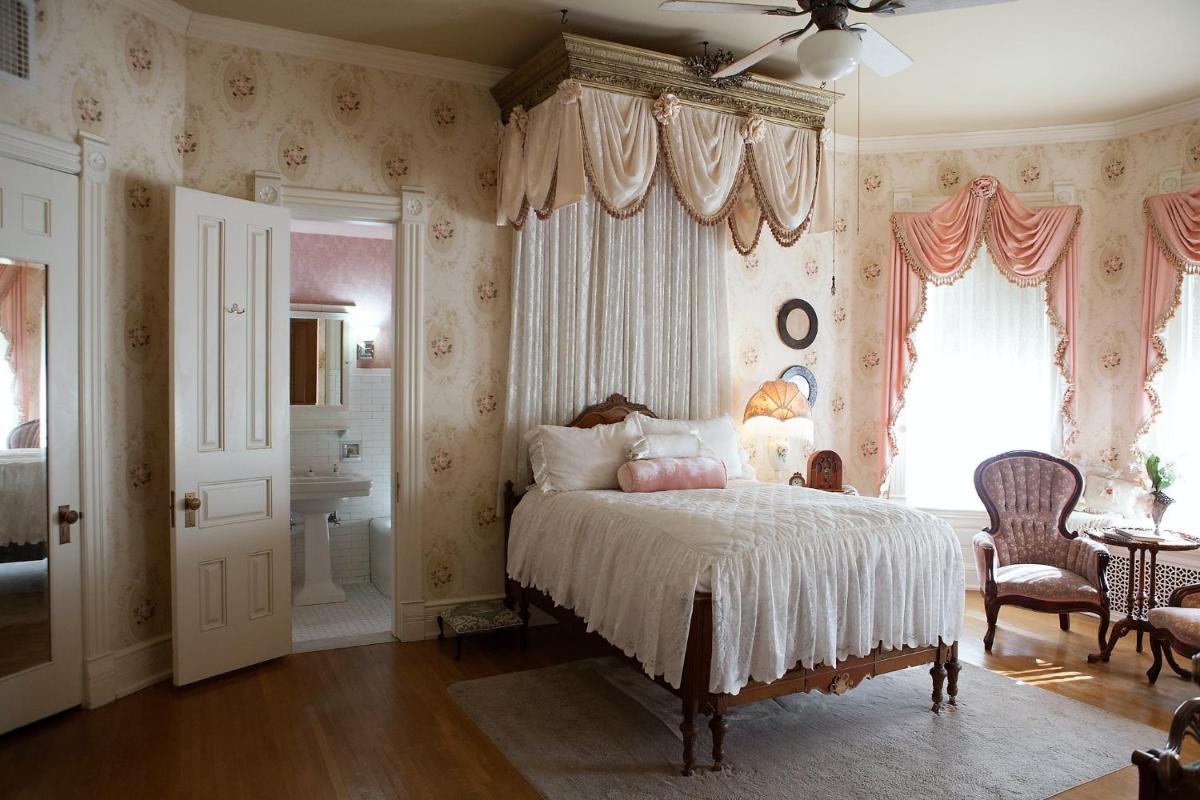 Alexander Mansion Bed & Breakfast - Housity