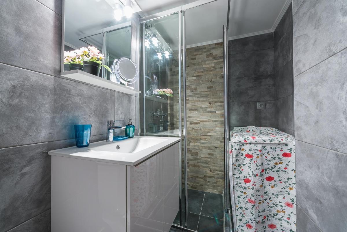 Stylish Home in Koukaki by Cloudkeys - Housity