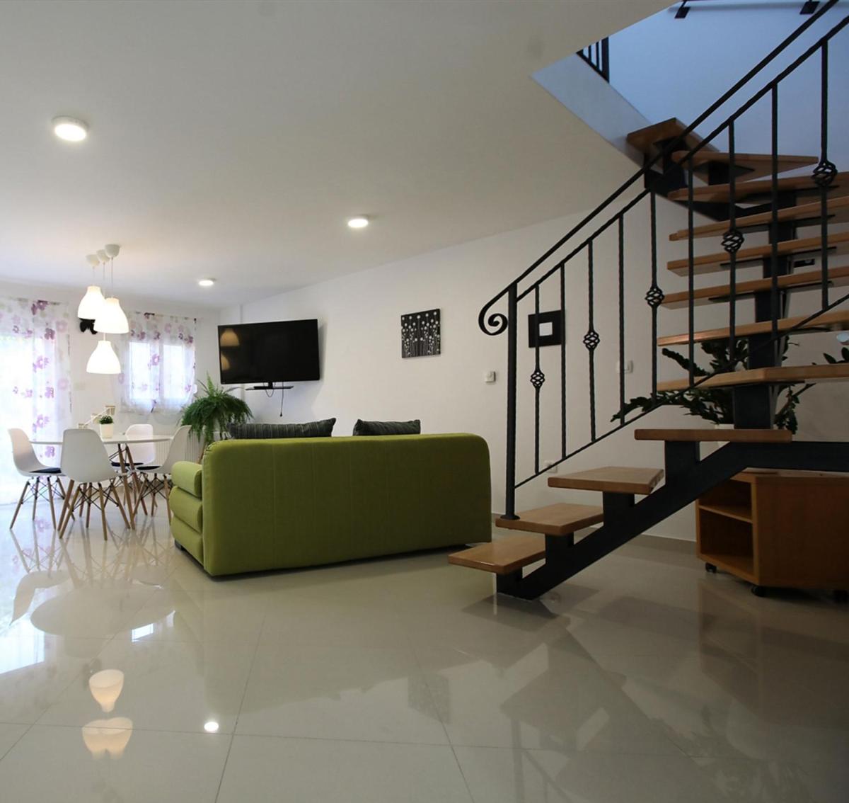 Hugo - Housity