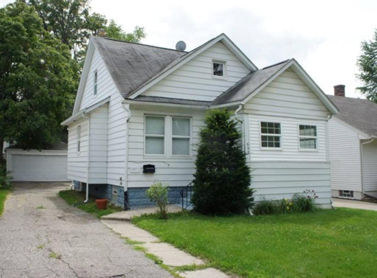 AutoManiac Manor 3B/2Bath Great Location Pontiac! - Housity